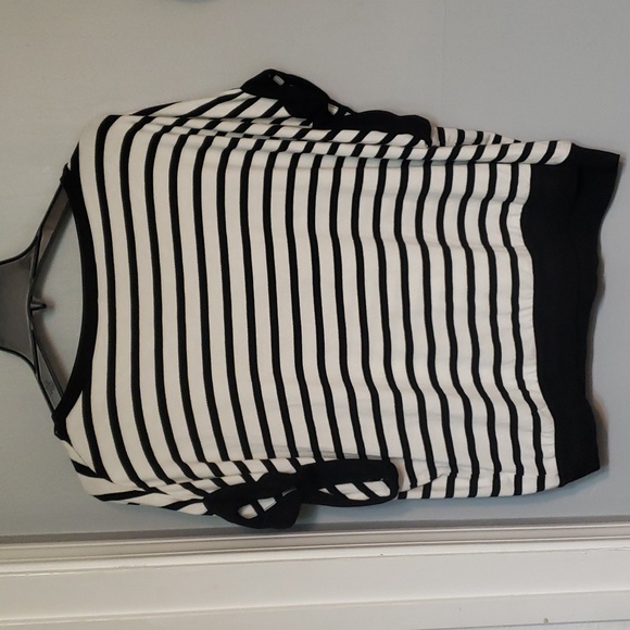 Top - Picture 3 of 4